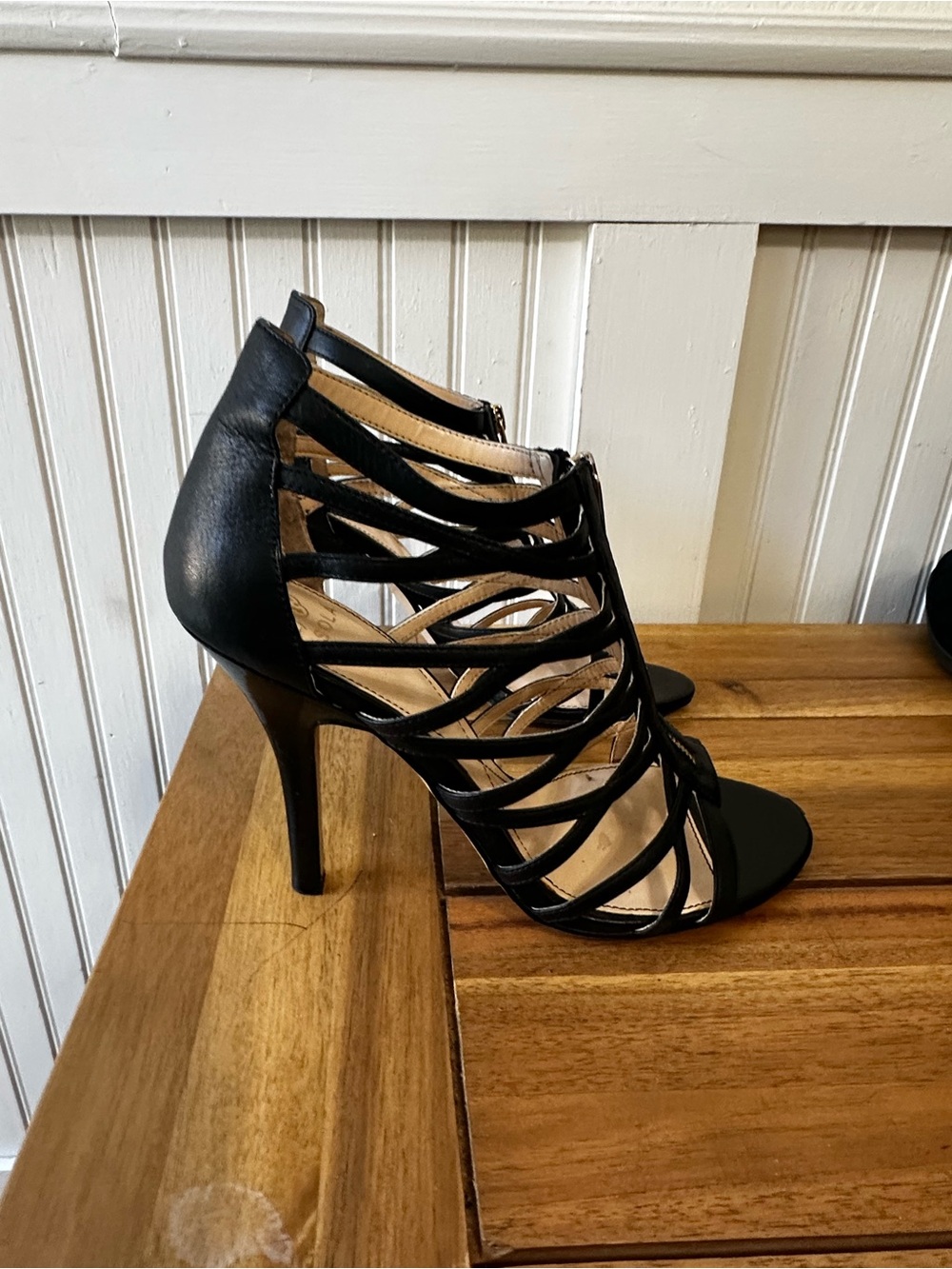 Isola Black Strappy Front-Zip Women’s Heeled Sandals size 10